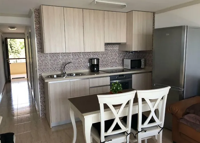 Apartment 4-2, Edificio Eden Roc I